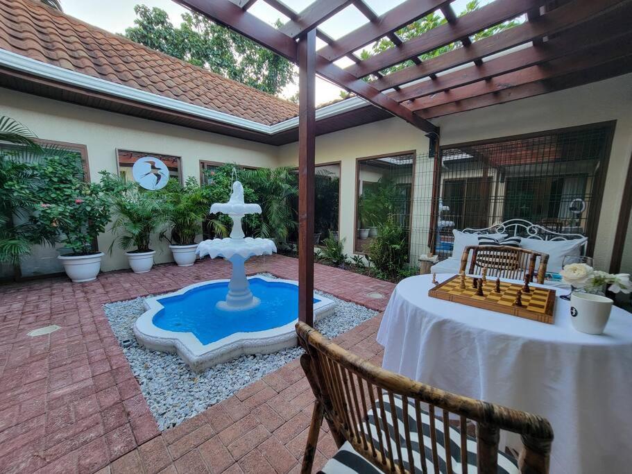 Vive Utila - Bed & Breakfast Ngoại thất bức ảnh