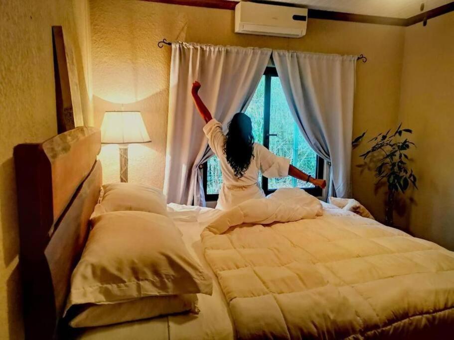 Vive Utila - Bed & Breakfast Ngoại thất bức ảnh