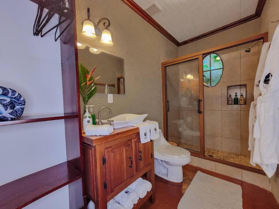 Vive Utila - Bed & Breakfast Ngoại thất bức ảnh